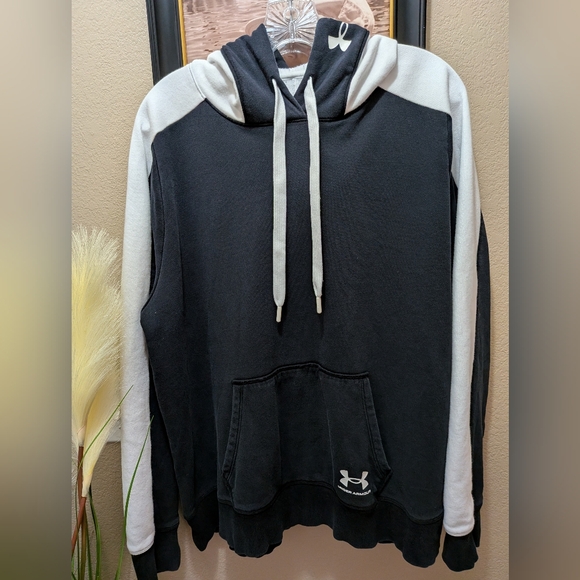 Under Armour 2XL Black and White Hoodie EUC - Picture 2 of 5